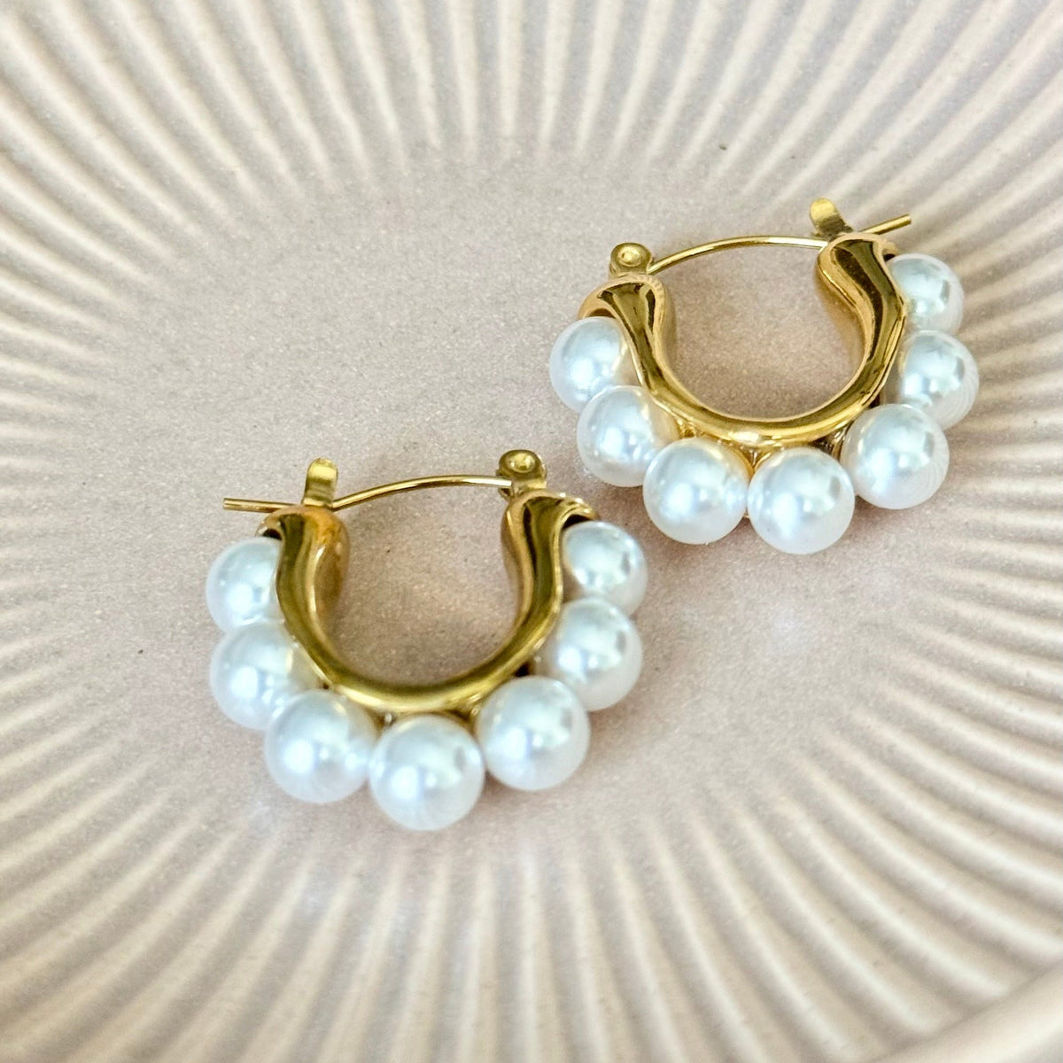 Oasis Pearl Hoops